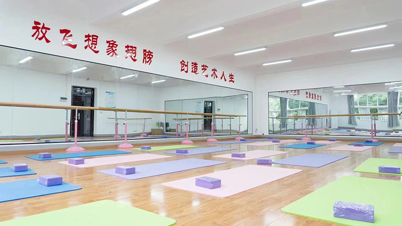黄冈三新技工学校舞蹈室